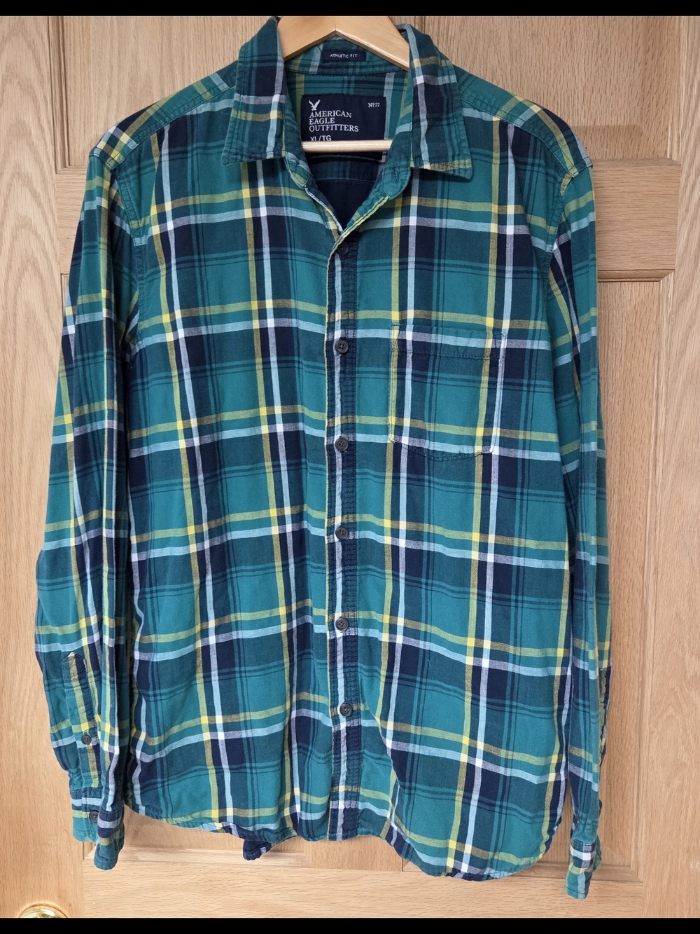 American Eagle Outfitters XL Plaid Button-Down Shirt‎